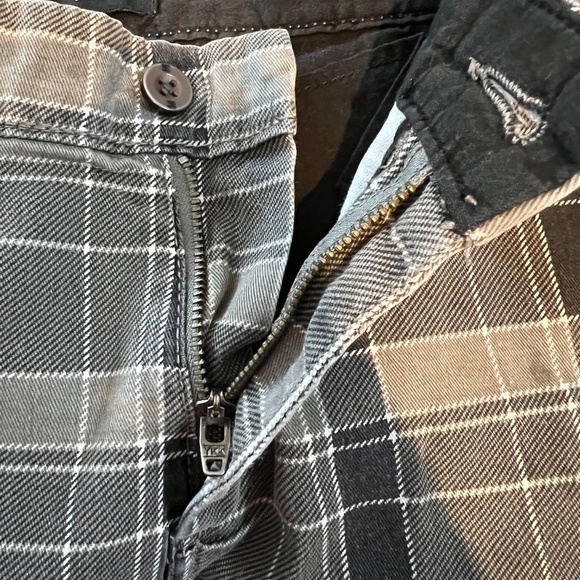 DC Gray, Black & White Plaid Checkered Men's Casual Shorts Sz 28 - Picture 8 of 9